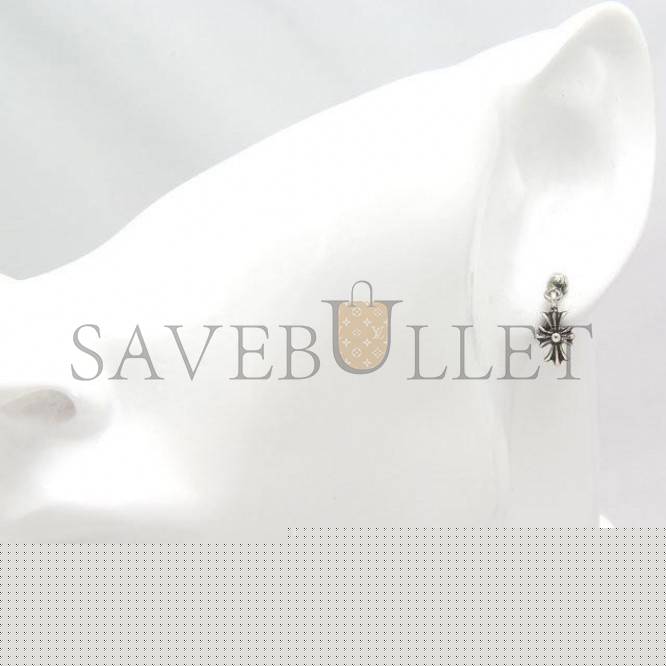 Ch*0me He**ts tiny e ch plus drop earrings